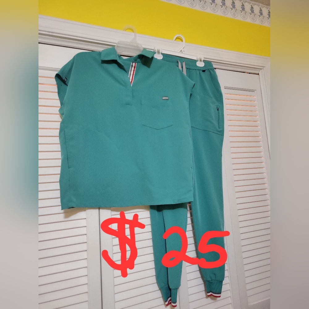Scrub set